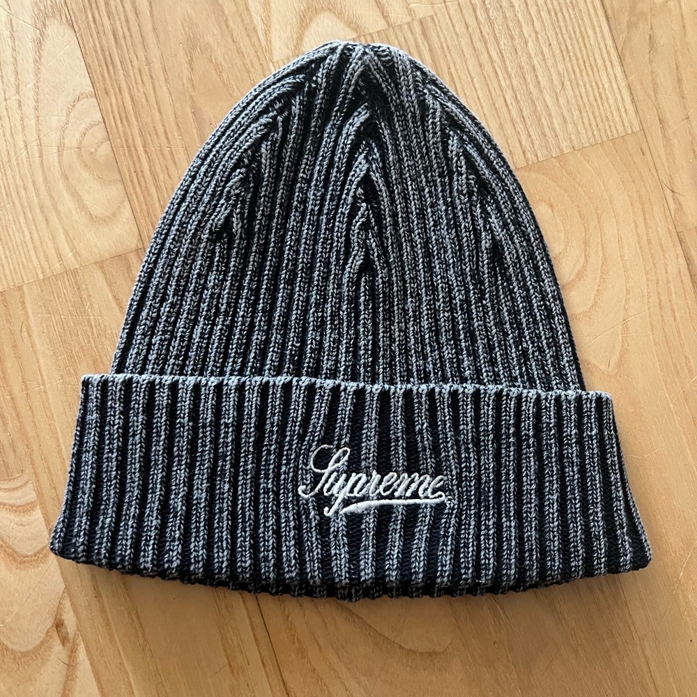 BRAND NEW SUPREME BEANIE